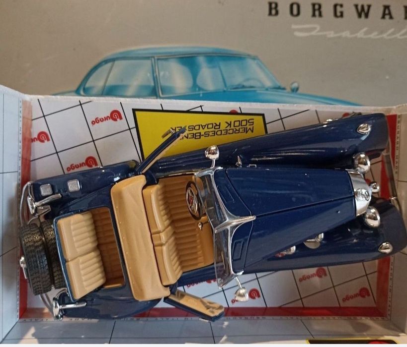 Mercedes Benz 500K
Scara 1:18
Bburago

Pozele reflectă realitatea. Se