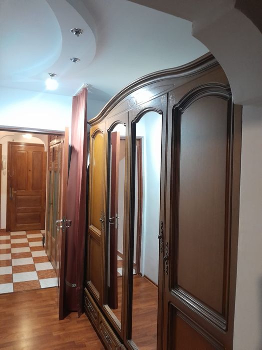 Vând apartament 3 camere Str. Podgoriilor