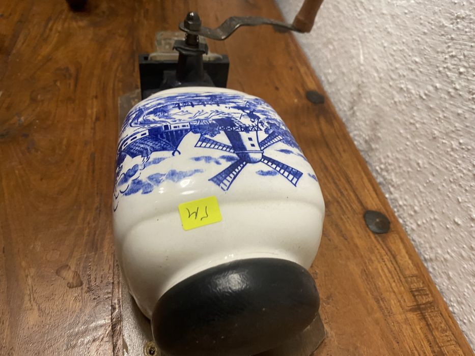 Холандска порцеланова мелничка за кафе кафемелачка делфт delft