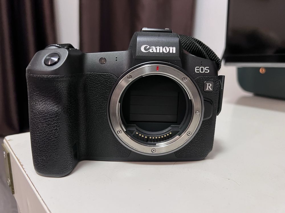 Продавам Canon EOS R в отлично състояние