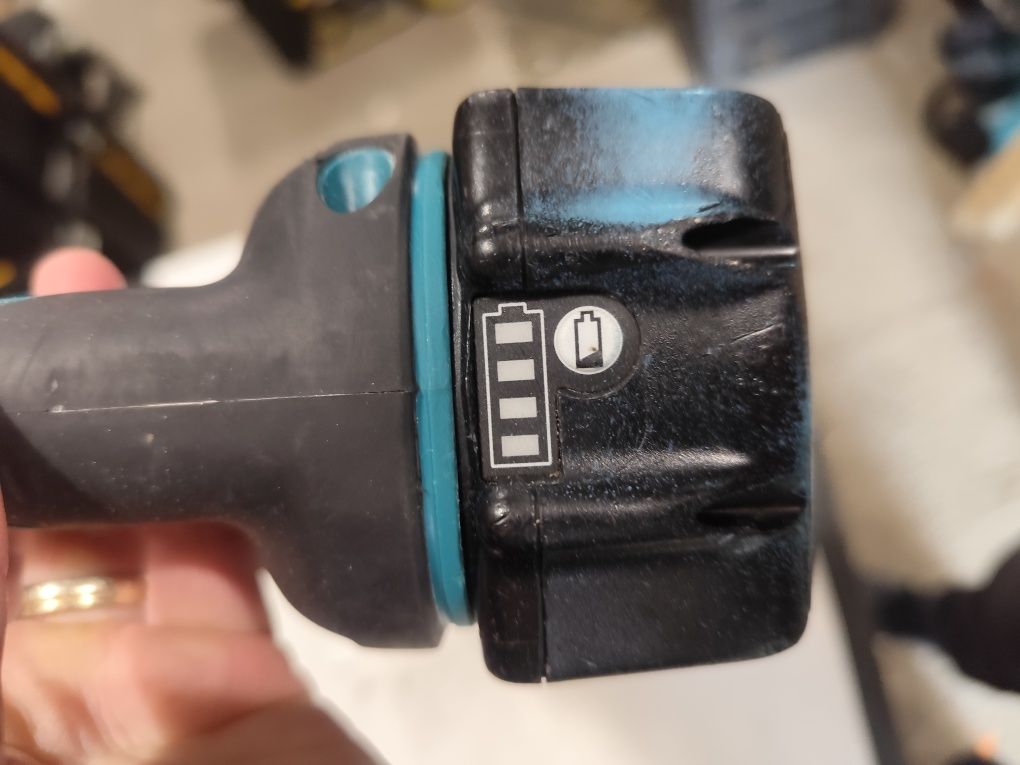 Акумулаторен саблен трион ножовка Макита Makita DJR186 + 5Ah