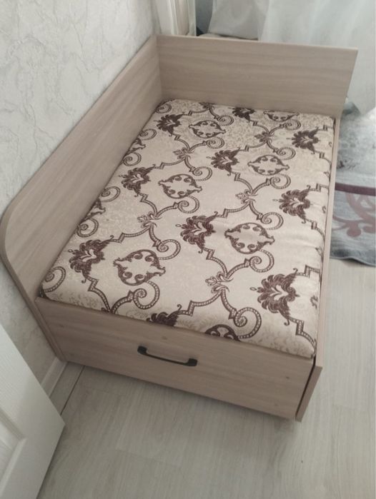 Продам тахту срочно. Самовывоз с Грэса.