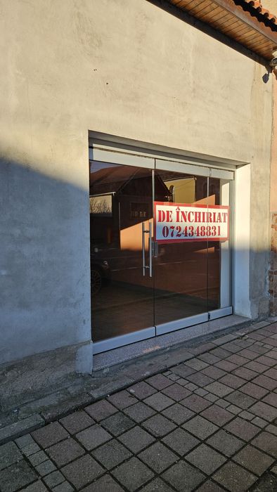 De închiriat spațiu comercial