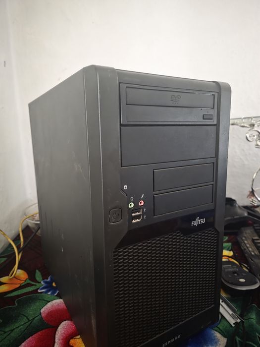 Vând calculator Folosit puțin