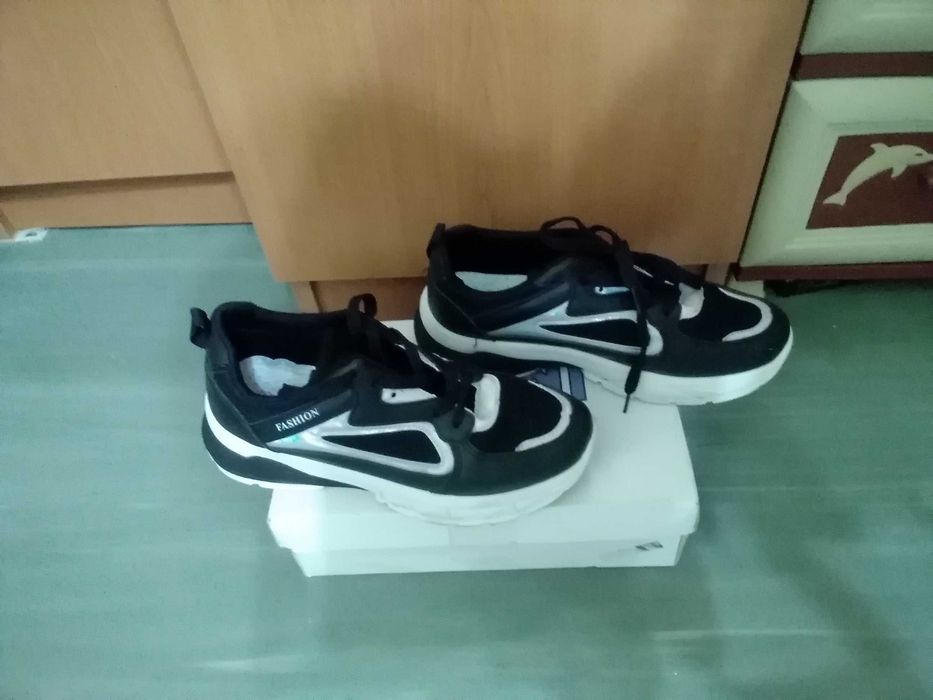 Adidasi/ Pantofi sport Fashion alb-negru, talpa inalta, superbi, 40-41