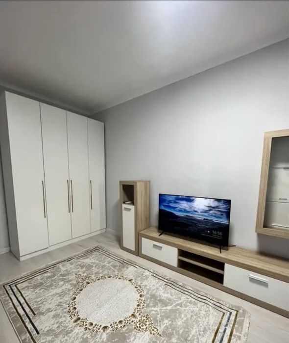 Хорошая и светлая квартира, в оживленном районе!