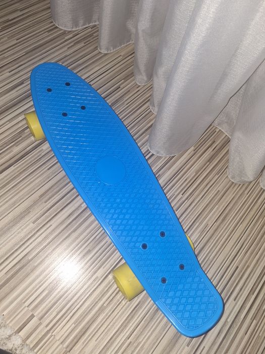 Skateboard 57 cm ca nou.