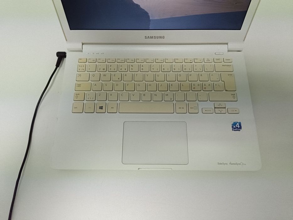 Laptop ieftin Samsung  – SSD 256 GB, 4 GB RAM, Windows 10