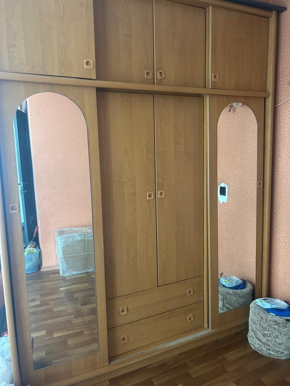 Продам прихожую 20000