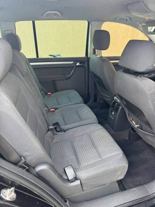 VW TOURAN ,fara rugina,usor negociabil,recent inmatriculata