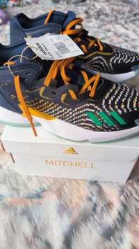 Pantofi sport basket noi Adidas Mitchell Nr. 43