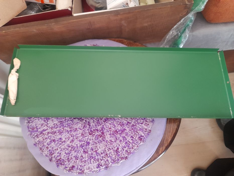 Етажерки от метал от Москва-зелени, черни