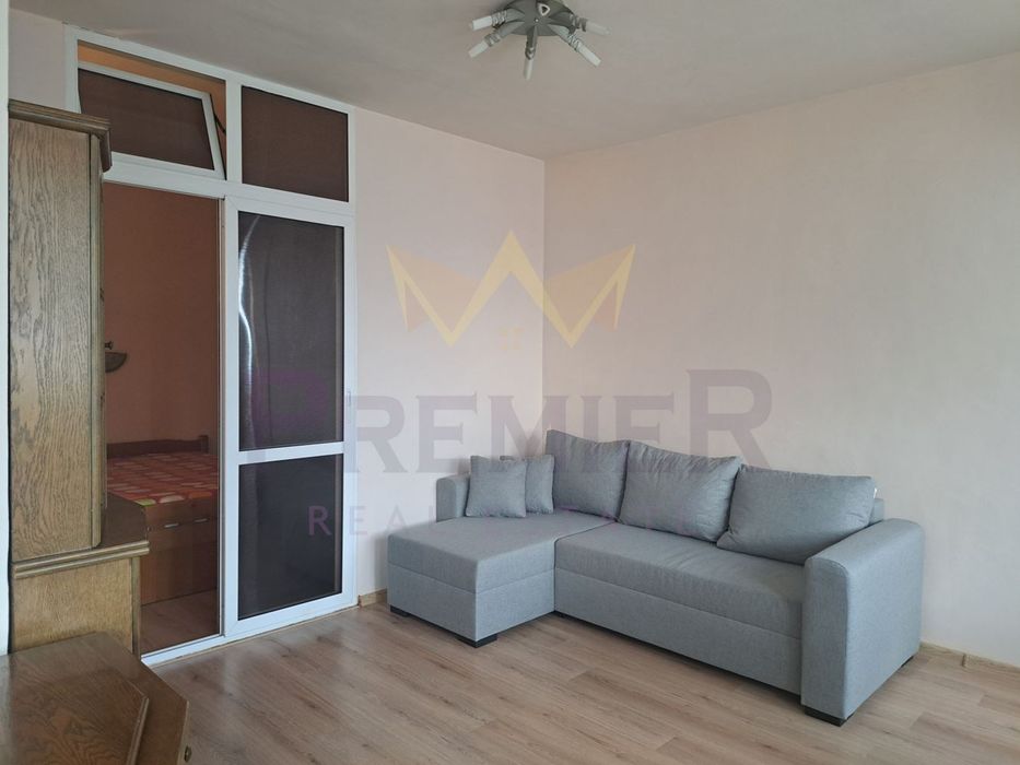 Дава се под наем Двустаен апартамент в Варна, Цветен квартал - 60 кв.м за 408 € - Снимка #1