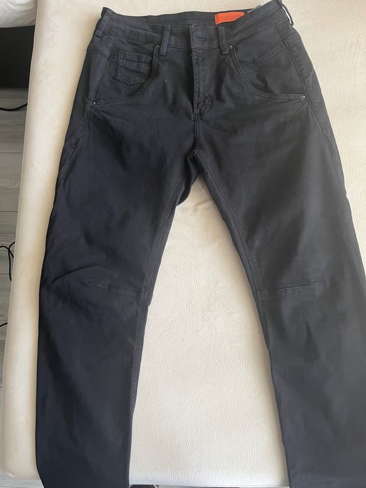 Нови дънки на марката Pause