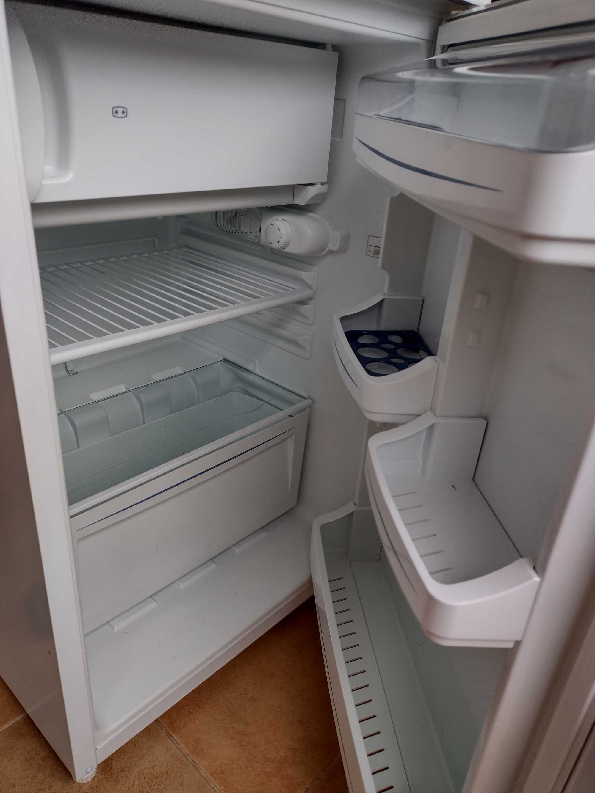 Малък хладилник неизползван