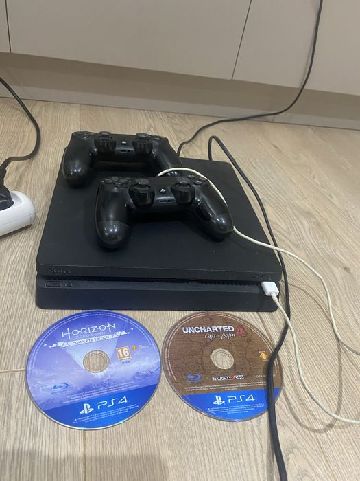 playstation4 с 2 геймпадами