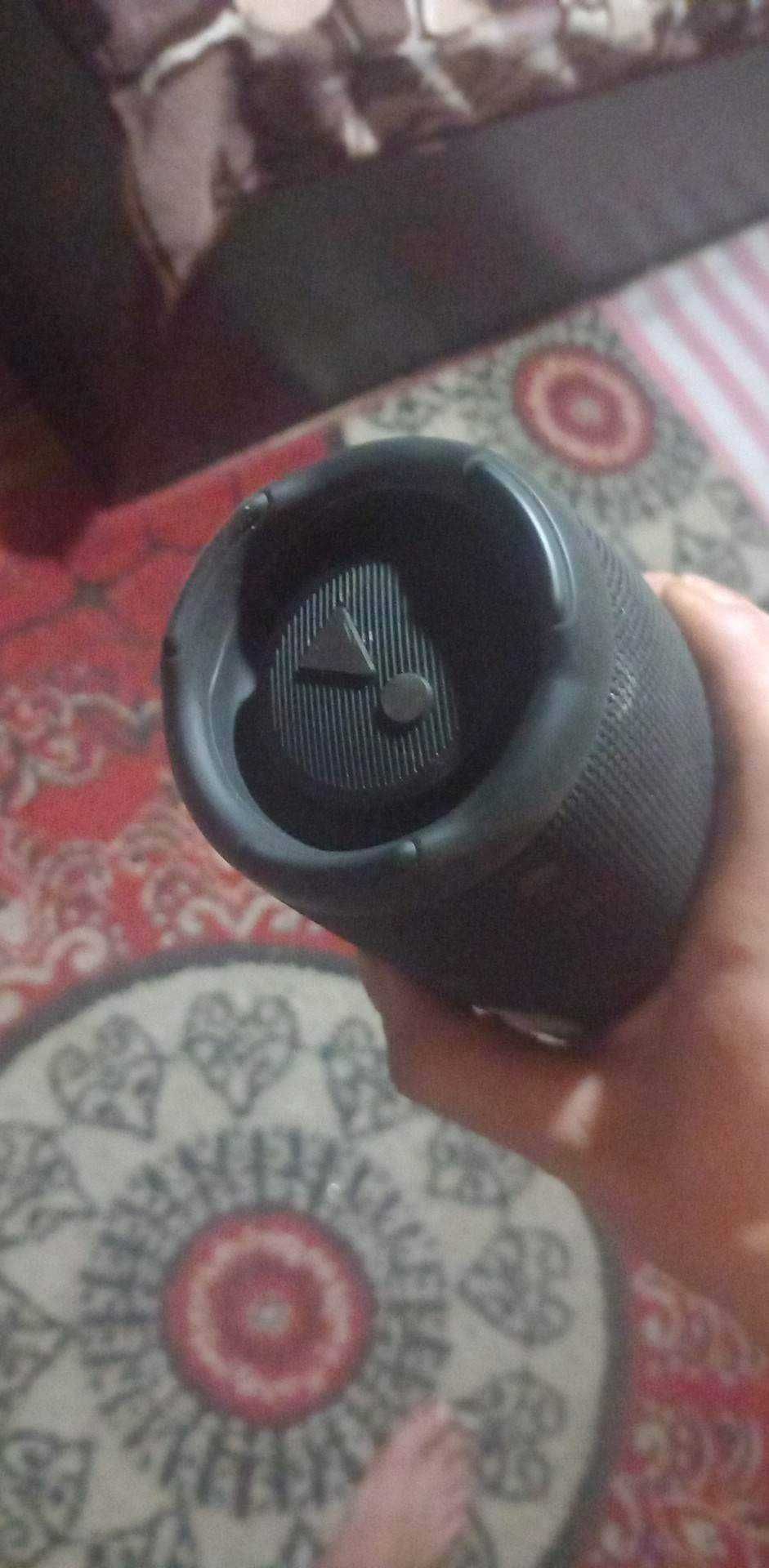 Vând boxa JBL cehargi 5