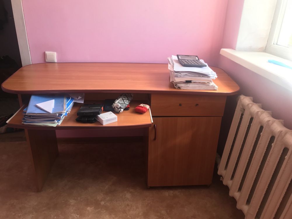Продам стол компьютерный со шкафчиком
