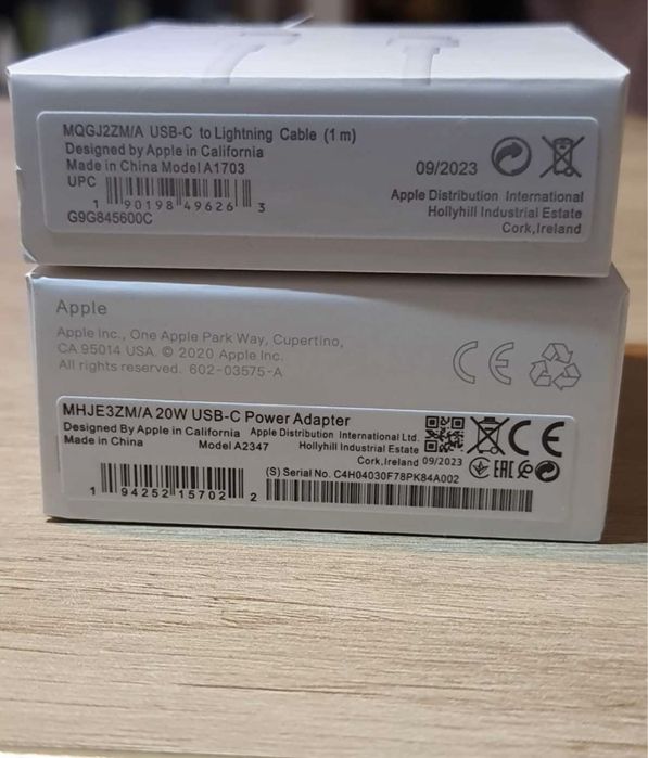 Vând încărcător Cablu iPhone Apple original de 1 metru