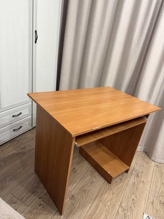 Стол рабочий (компьютерный)