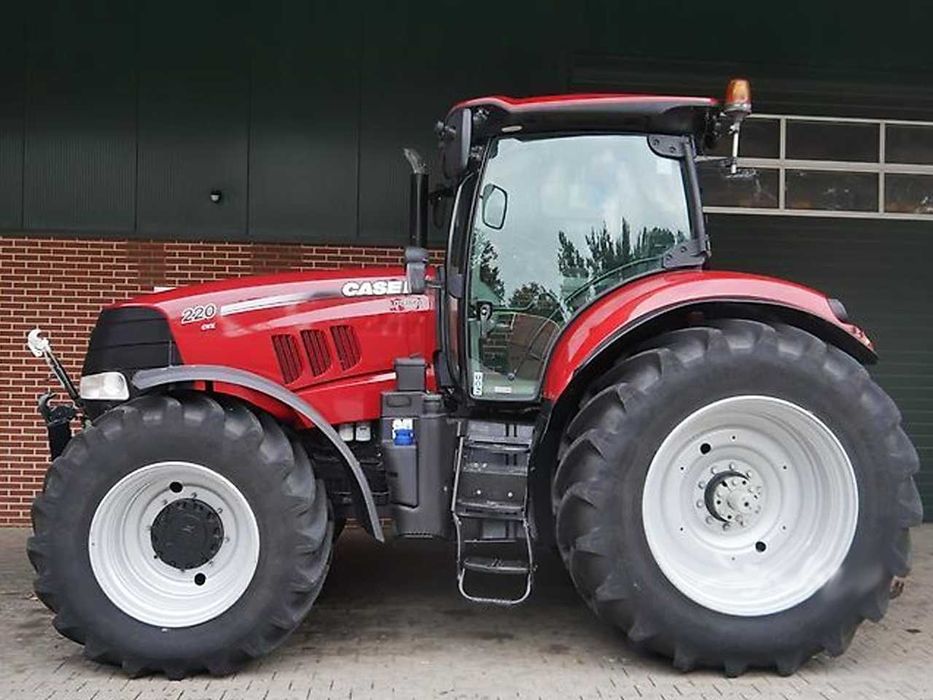 Колесный трактор Case IH Puma 220