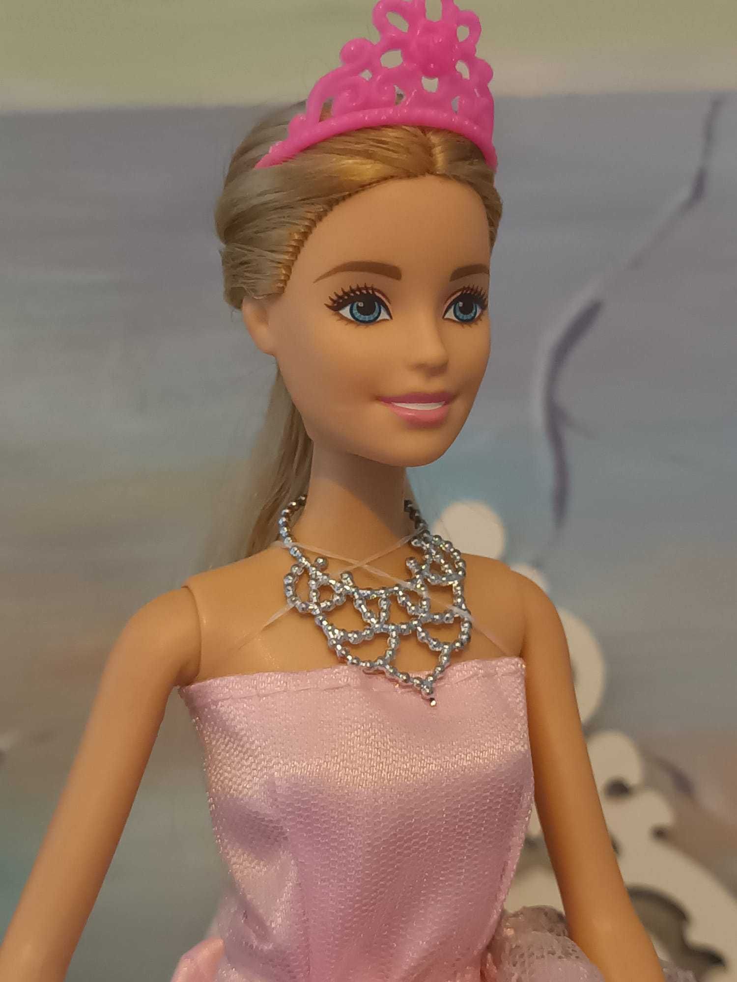 Papusa printesa Barbie cu tiara