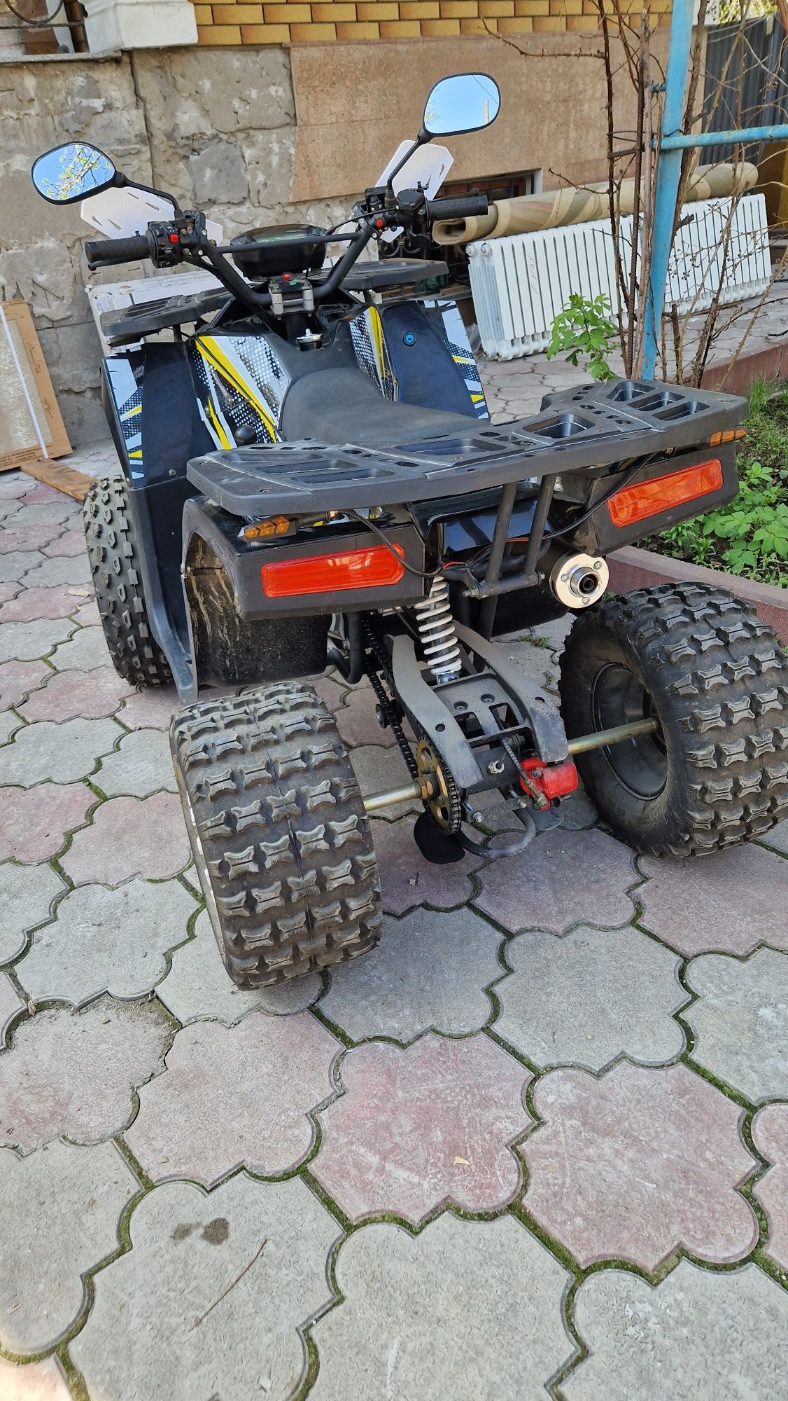 Квадроцикл 125cc,4 тактный,обмен на айфон нужен.