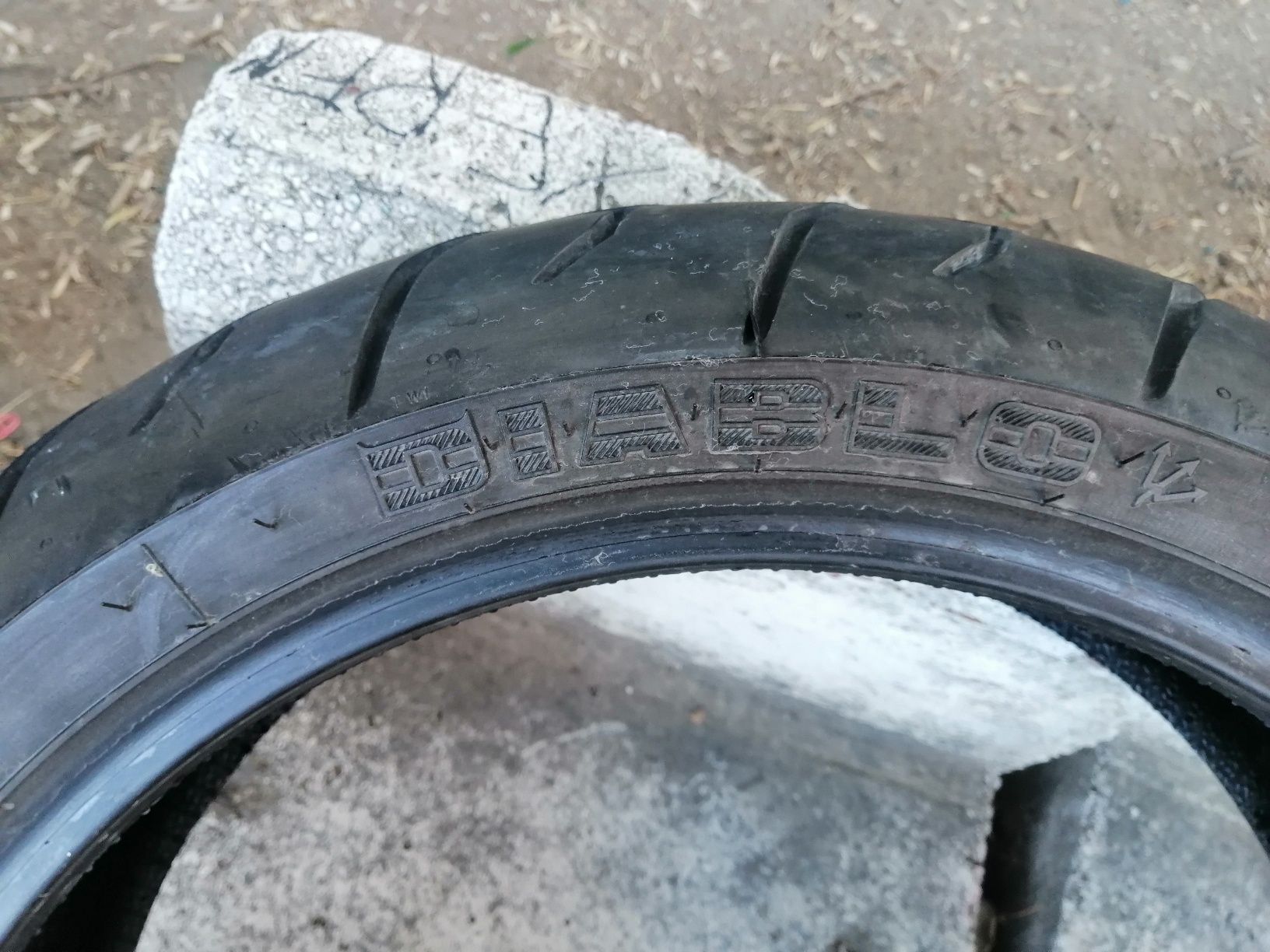 Комплект гуми Pirelli Diablo 120x70x17 и 160x60x17 ДОТ 4018