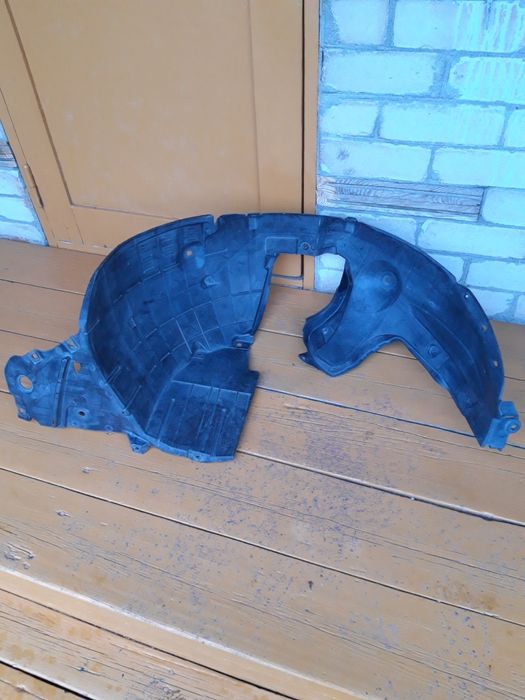 Подкрылок на ниссан ноту