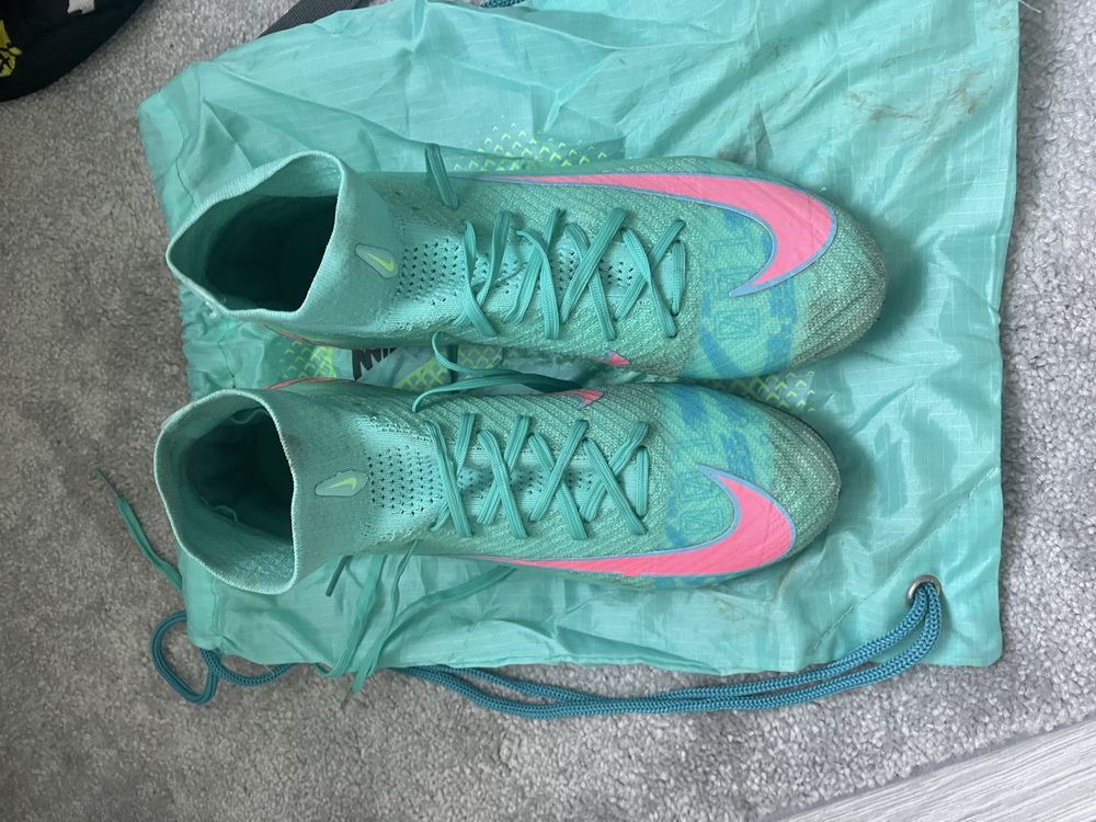 Nike mercurial cosmic
