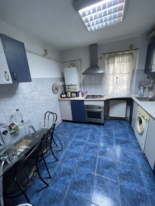 Inchiriez apartament 3 camere pod ros