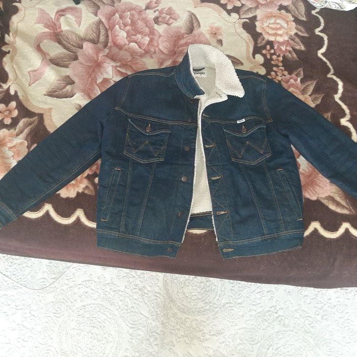 Продам джинсовую куртку мужскую Wrangler, оригинал XL в отл. состоянии