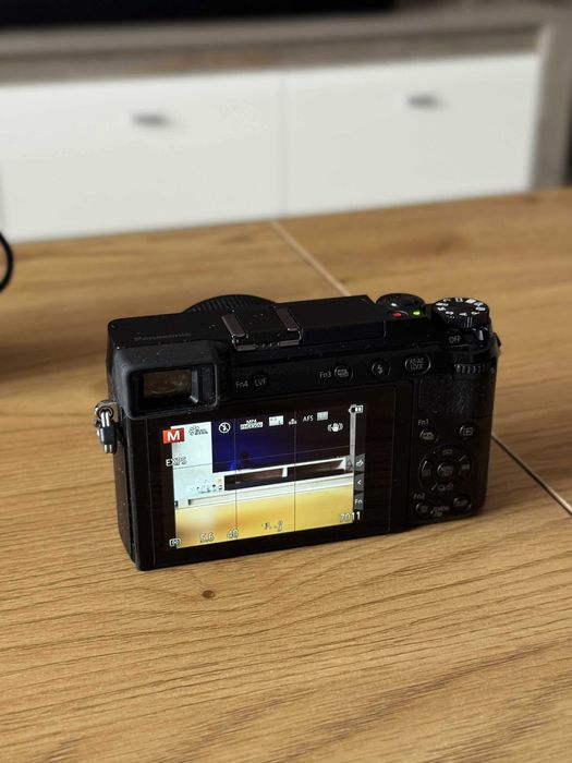 Panasonic Lumix DMC-GX80 + obiectiv Lumix G Pancake 20mm f/1.7