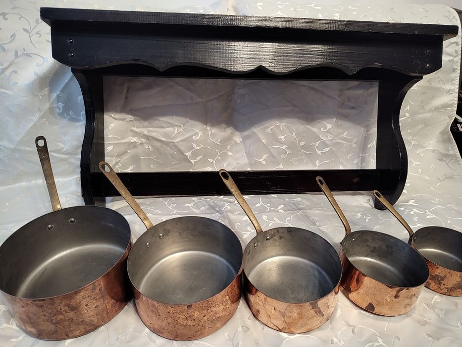 Cratițe din cupru cu suport din lemn