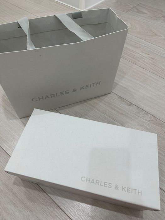 Продается Туфли charles & keith. Оригинал