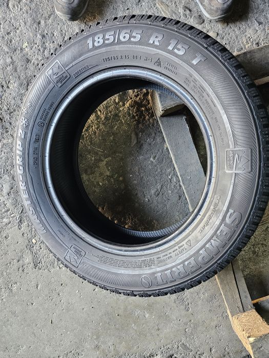 4 anvelope iarna 185 65 15 Semperit