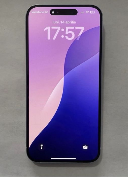 Vand sau schimb iPhone 15 alb bateria 88