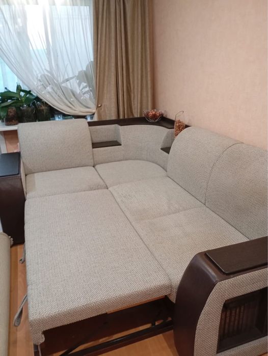 Продам угловой диван.