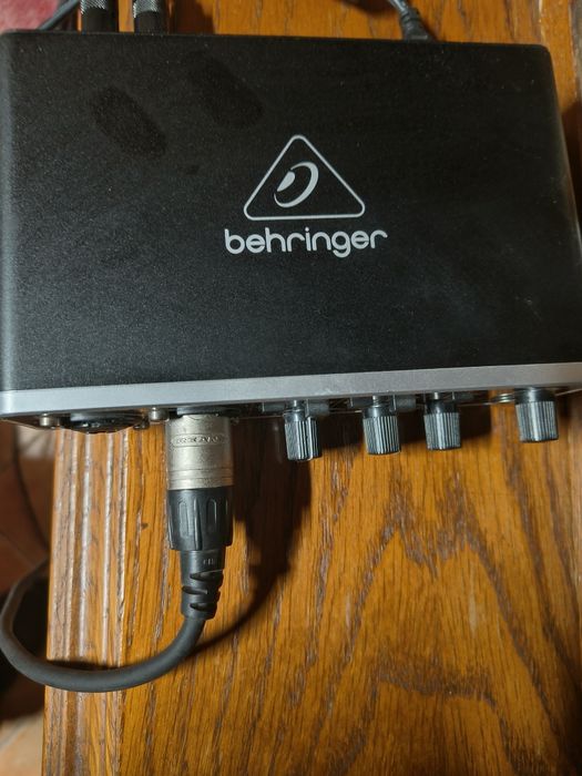 Monitor studio  Behringer
