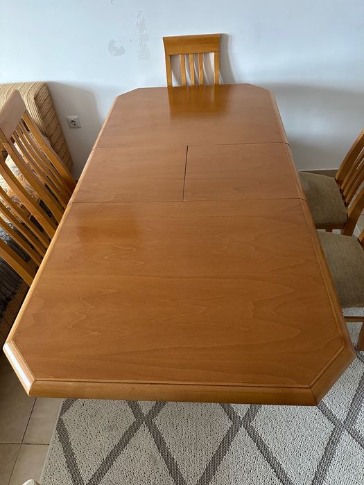 Маса и 6 броя кухненски столове