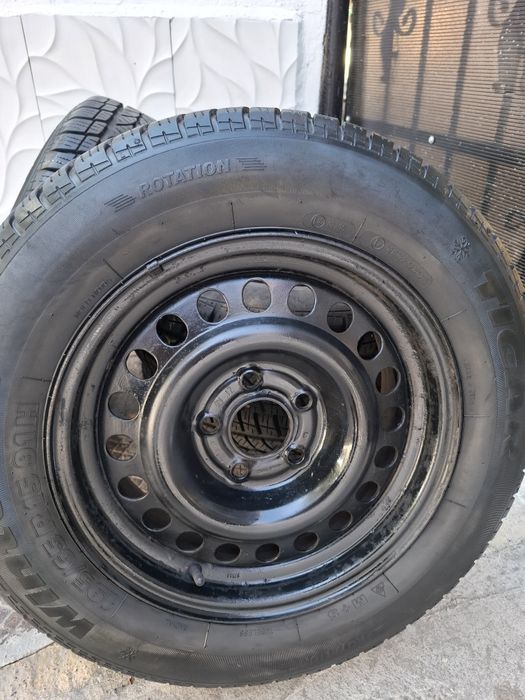 Cauciucur Logan  M+S + Jante 185/65/R15  folosite foarte puțin