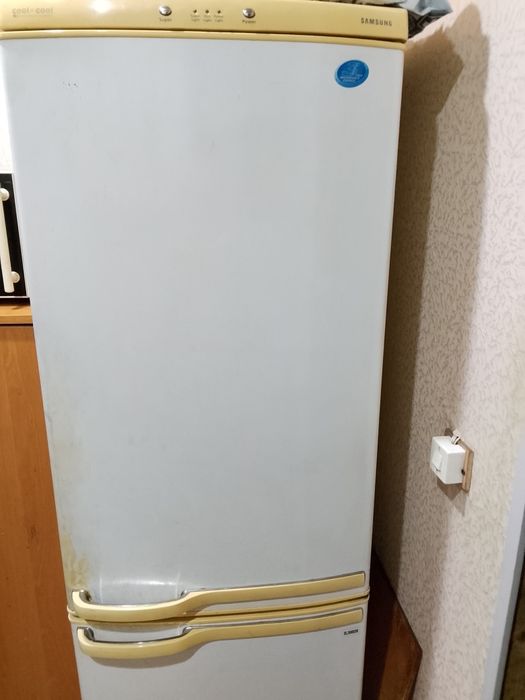 Продам Холодильник самсунг