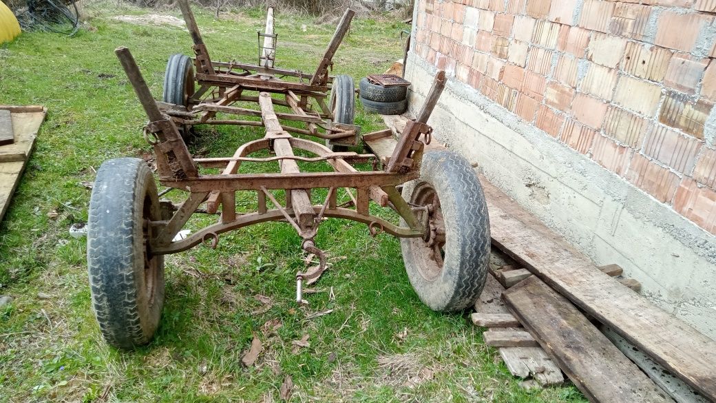 Vând căruță pentru cai