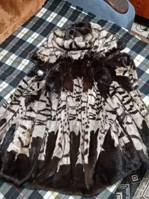Продам норковую шубу есть дефект на фото видно