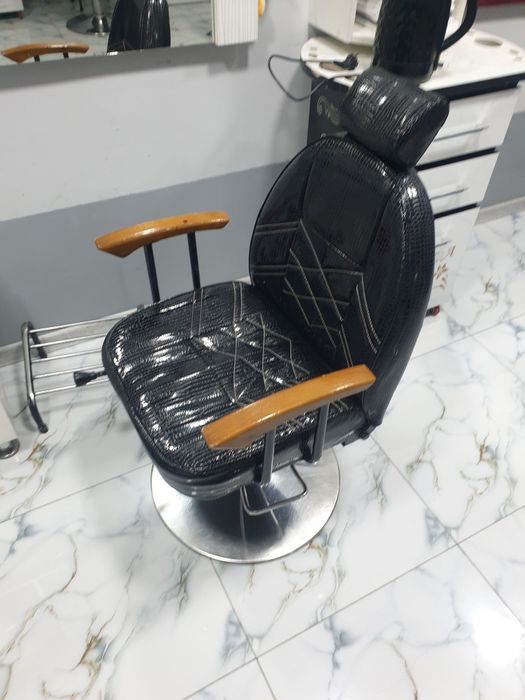 Продаются Парикмахерские кресла.