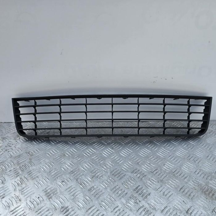 Grila inferioara bara fata Volkswagen Golf 5