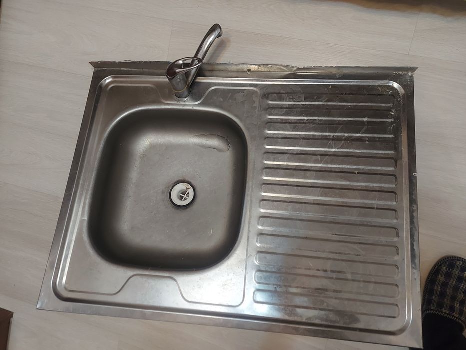 Раковина со смесителем