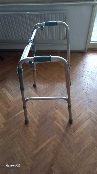 Сгъваема проходилка за вьзрастни