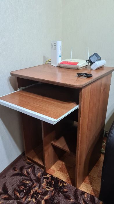 Продам компьютерный стол