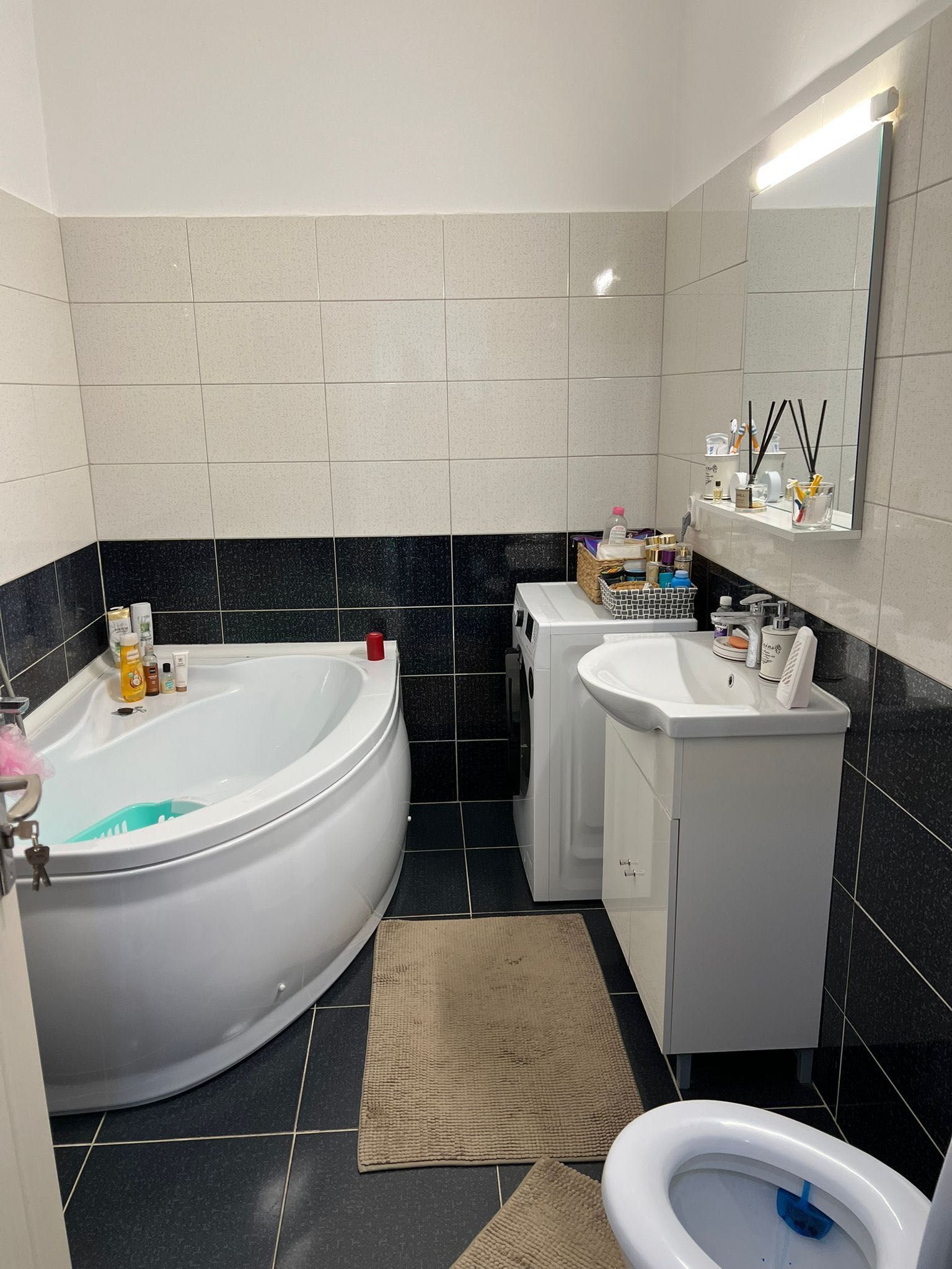 Închiriez apartament